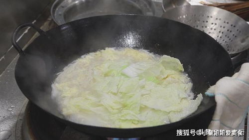 家常美味——白菜豆腐汤，简单易学的秋冬暖身食谱